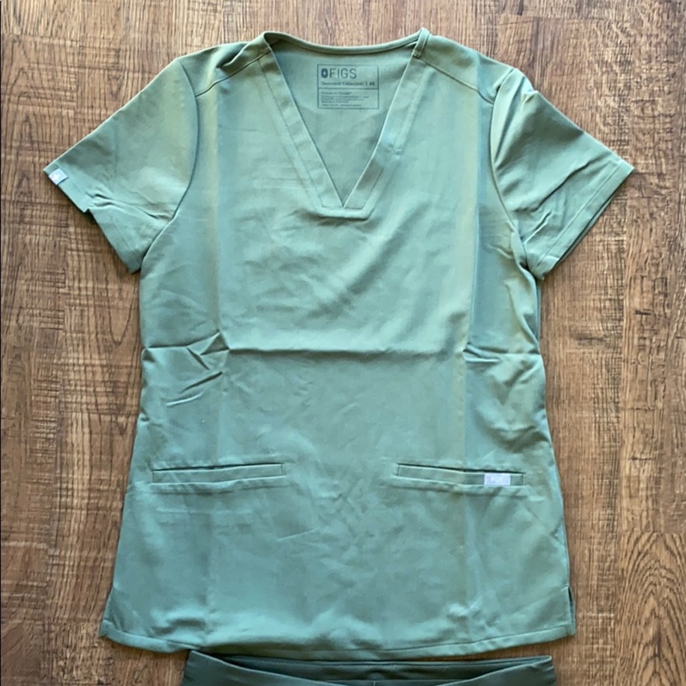 Figs moss scrubs- casma top XS